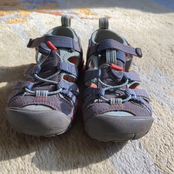 Kids keen sandals. - Picture 2 of 6